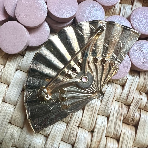 Vintage Enamel Painted Rhinestone Floral Fan Mid Century Brooch - Picture 4 of 5